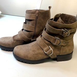 Cute brown zippered up ankle booties